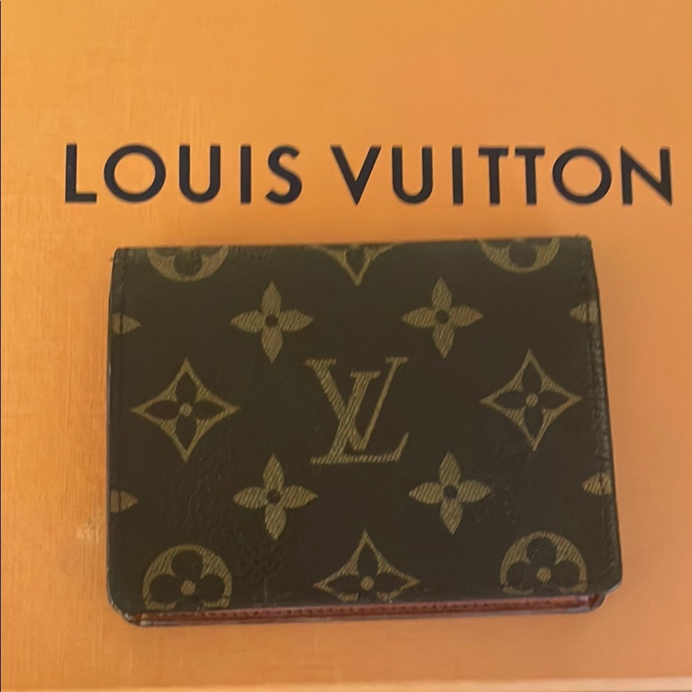 Louis Vuitton Monogram Multi Compartment ID Card Holder Wallet code: CT0916